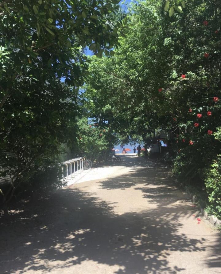 Apartamento Dona Frida Prainha Com Wifi Pe Na Areia Caraguatatuba Εξωτερικό φωτογραφία