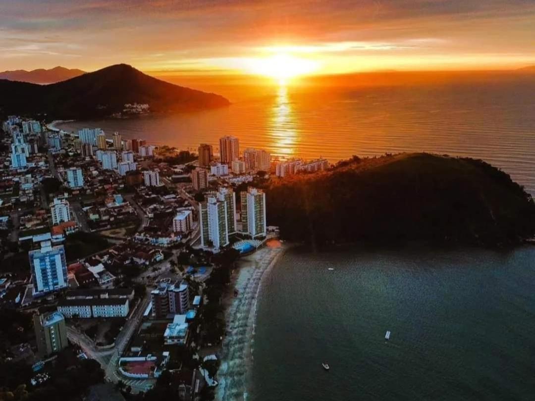 Apartamento Dona Frida Prainha Com Wifi Pe Na Areia Caraguatatuba Εξωτερικό φωτογραφία